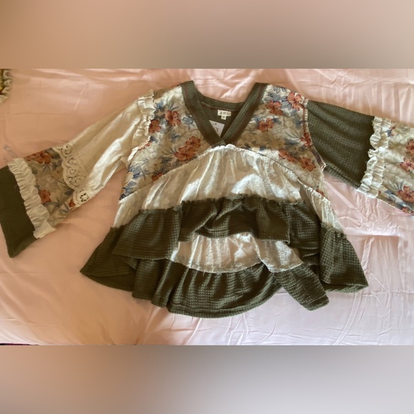 POL Floral Patchwork V-Neck Blouse - Cream and Brown - Picture 4 of 10